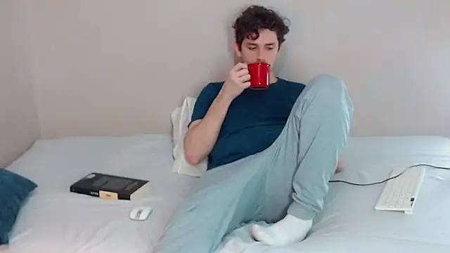 Snapshot of Elio555 chatting on February 11, 1:41 am Elio555 online show from February 11, 1:41 am