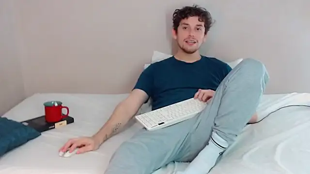 Snapshot of Elio555 chatting on February 15, 1:21 am Elio555 online show from February 15, 1:21 am