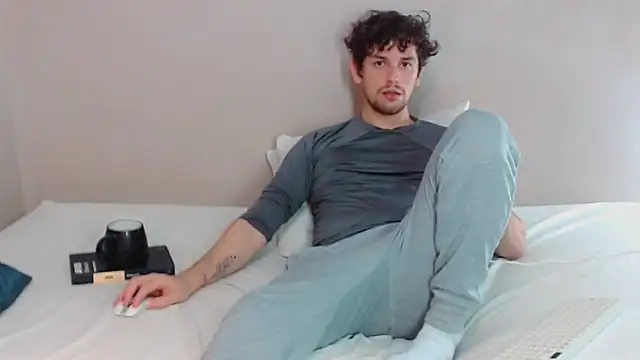 Snapshot of Elio555 chatting on February 23, 2:07 am Elio555 online show from February 23, 2:07 am