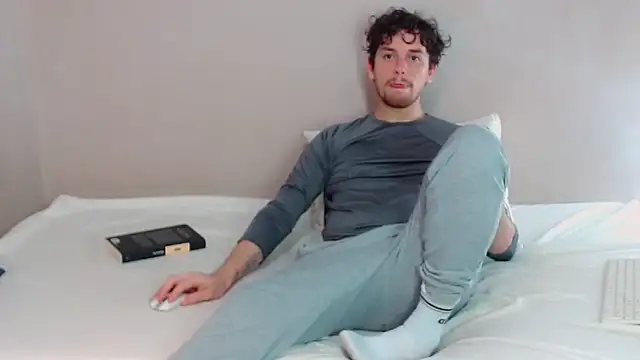 Snapshot of Elio555 chatting on February 23, 9:16 pm Elio555 online show from February 23, 9:16 pm