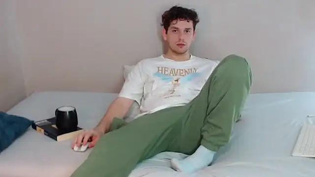 Snapshot of Elio555 chatting on March 9, 1:04 am Elio555 online show from March 9, 1:04 am