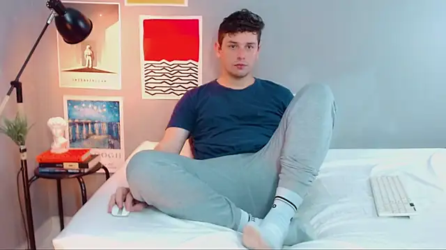 Snapshot of Elio555 chatting on October 4, 7:01 pm Elio555 online show from October 4, 7:01 pm