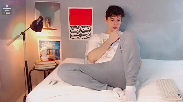 Snapshot of Elio555 chatting on November 16, 3:28 pm Elio555 online show from November 16, 3:28 pm