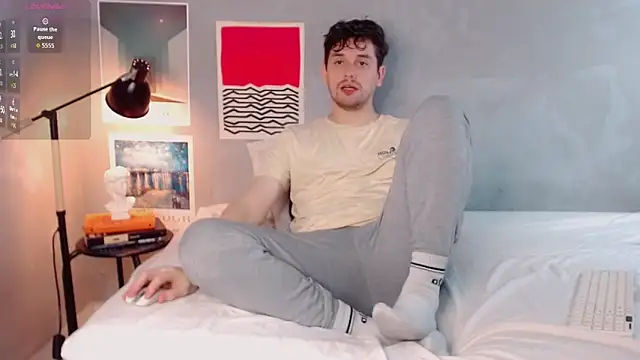 Snapshot of Elio555 chatting on November 30, 8:24 pm Elio555 online show from November 30, 8:24 pm