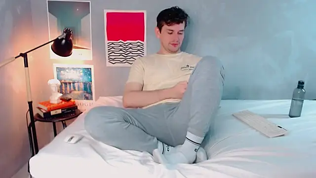 Snapshot of Elio555 chatting on December 13, 8:36 pm Elio555 online show from December 13, 8:36 pm