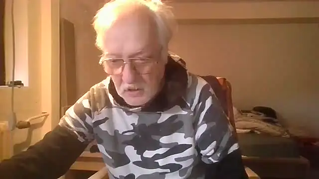 Snapshot of Sammy1660 chatting on December 17, 12:43 pm Sammy1660 online show from December 17, 12:43 pm