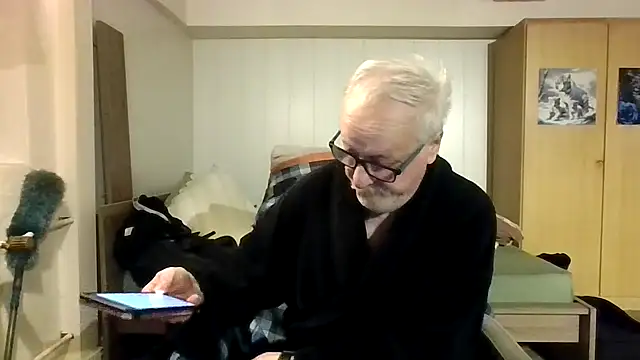 Snapshot of Sammy1660 chatting on October 31, 5:30 am Sammy1660 online show from October 31, 5:30 am