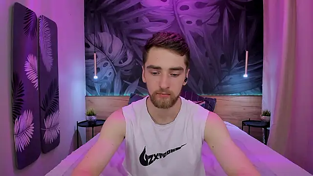 Snapshot of DexterDexx chatting on December 3, 2:47 am DexterDexx online show from December 3, 2:47 am