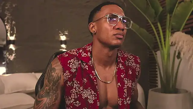 Logan Varela online show from February 22, 1:00 am