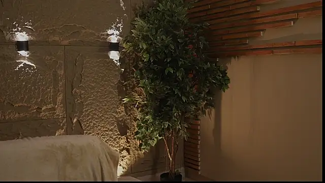 Logan Varela online show from September 28, 2:39 am