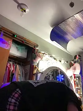 gurlnips online show from February 8, 3:19 am