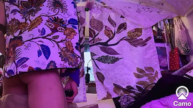 gurlnips online show from February 12, 1:30 am