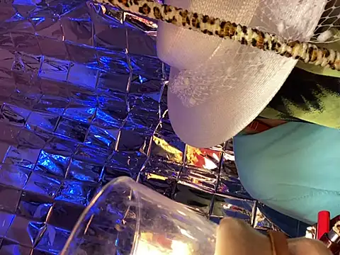 gurlnips online show from February 14, 10:07 am