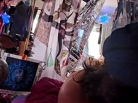 gurlnips online show from February 21, 6:59 pm