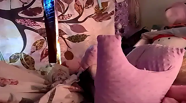 gurlnips online show from February 25, 2:54 pm