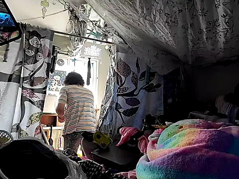 gurlnips online show from February 28, 8:28 pm