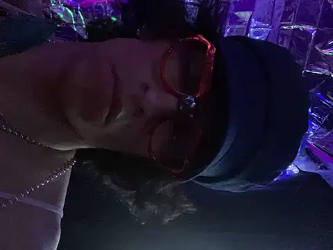 gurlnips online show from March 15, 2:34 pm