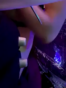 gurlnips online show from March 22, 2:58 pm