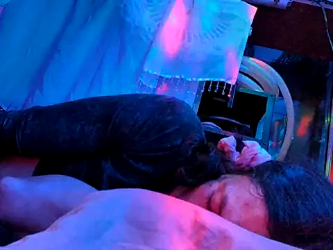 gurlnips online show from October 9, 6:11 am