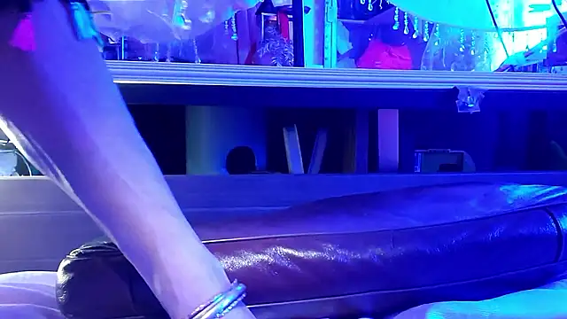 gurlnips online show from October 26, 9:59 am