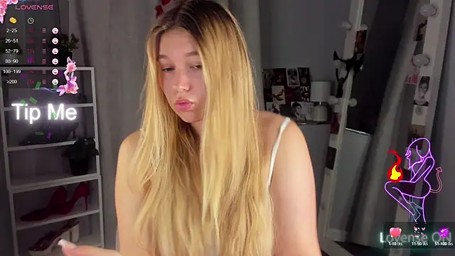 Rebecca Kelly online show from September 16, 1:39 am