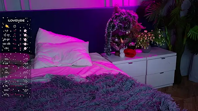 Snapshot of Liv_Fay chatting on December 24, 7:11 pm Liv Fay online show from December 24, 7:11 pm