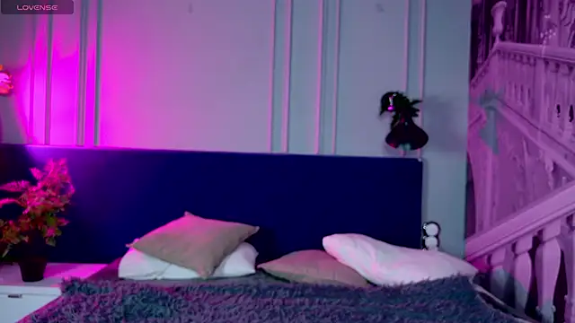 Snapshot of Liv_Fay chatting on January 11, 12:50 pm Liv Fay online show from January 11, 12:50 pm