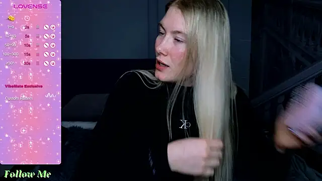 Snapshot of Liv_Fay chatting on January 23, 7:40 pm Liv Fay online show from January 23, 7:40 pm