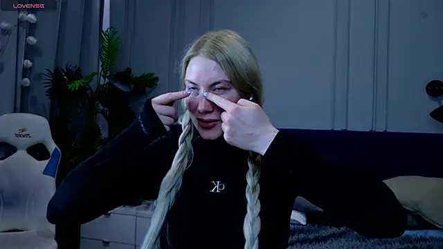 Snapshot of Liv_Fay chatting on January 24, 1:14 pm Liv Fay online show from January 24, 1:14 pm