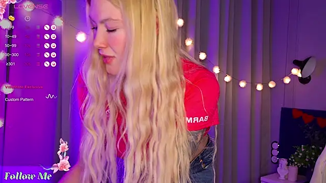 Snapshot of Liv_Fay chatting on February 4, 5:01 pm Liv Fay online show from February 4, 5:01 pm