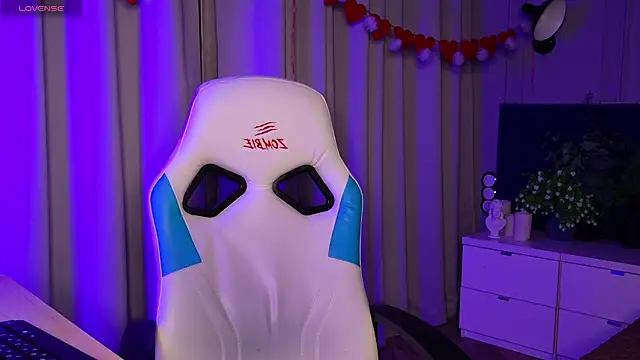 Snapshot of Liv_Fay chatting on February 5, 8:04 pm Liv Fay online show from February 5, 8:04 pm