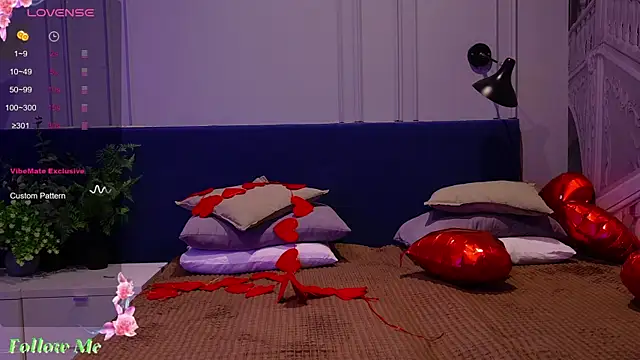 Snapshot of Liv_Fay chatting on February 6, 1:32 pm Liv Fay online show from February 6, 1:32 pm