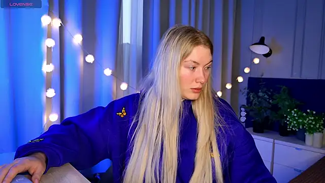 Snapshot of Liv_Fay chatting on February 12, 1:37 pm Liv Fay online show from February 12, 1:37 pm