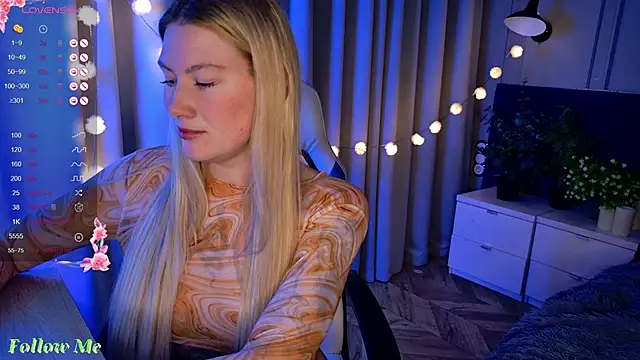 Snapshot of Liv_Fay chatting on February 12, 4:44 pm Liv Fay online show from February 12, 4:44 pm