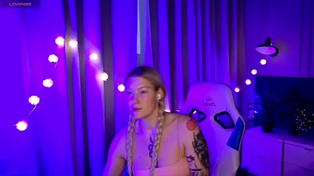 Snapshot of Liv_Fay chatting on February 13, 2:42 pm Liv Fay online show from February 13, 2:42 pm