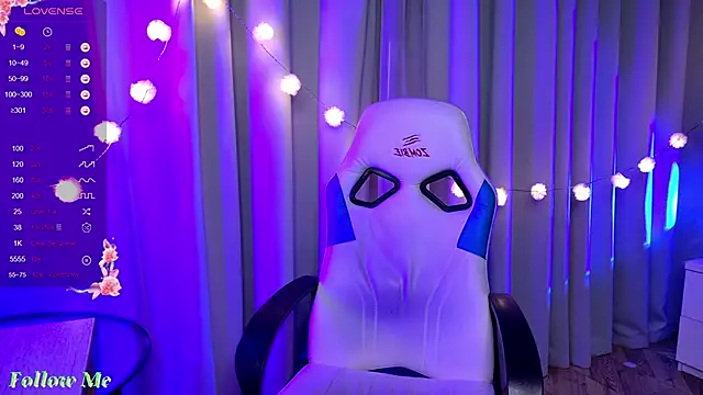 Snapshot of Liv_Fay chatting on February 13, 5:44 pm Liv Fay online show from February 13, 5:44 pm