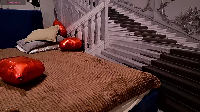 Snapshot of Liv_Fay chatting on February 19, 1:39 pm Liv Fay online show from February 19, 1:39 pm