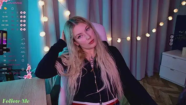 Snapshot of Liv_Fay chatting on February 27, 5:58 pm Liv Fay online show from February 27, 5:58 pm