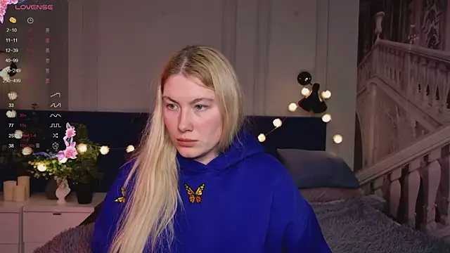 Snapshot of Liv_Fay chatting on March 1, 2:44 pm Liv Fay online show from March 1, 2:44 pm