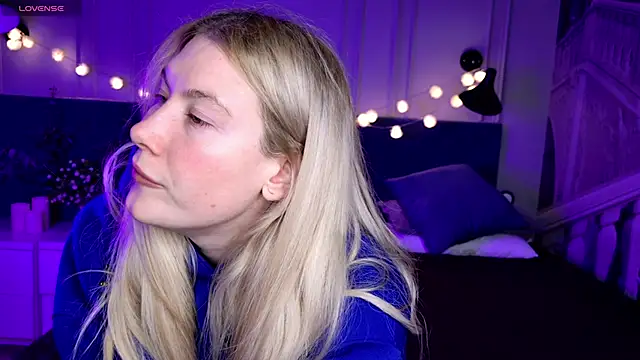 Snapshot of Liv_Fay chatting on March 2, 7:45 pm Liv Fay online show from March 2, 7:45 pm