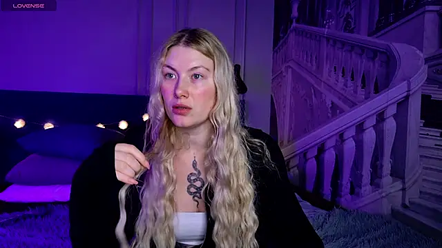 Snapshot of Liv_Fay chatting on March 6, 7:32 pm Liv Fay online show from March 6, 7:32 pm