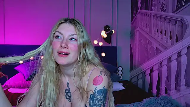 Snapshot of Liv_Fay chatting on March 8, 12:44 am Liv Fay online show from March 8, 12:44 am