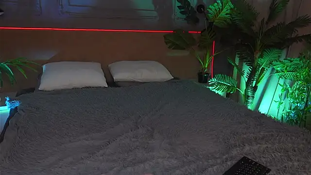 Snapshot of Liv_Fay chatting on March 13, 9:16 pm Liv Fay online show from March 13, 9:16 pm