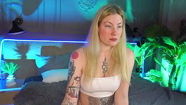 Snapshot of Liv_Fay chatting on March 14, 8:38 pm Liv Fay online show from March 14, 8:38 pm