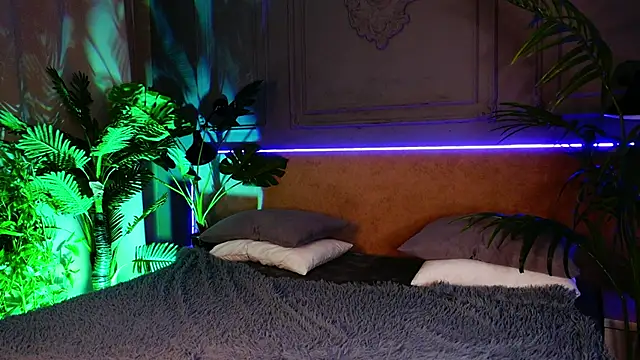 Snapshot of Liv_Fay chatting on March 19, 8:32 pm Liv Fay online show from March 19, 8:32 pm