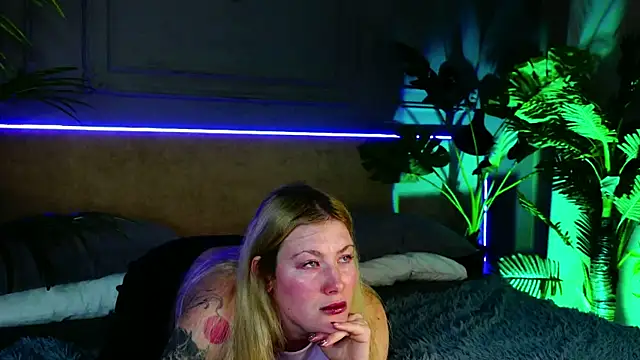 Snapshot of Liv_Fay chatting on March 19, 11:57 pm Liv Fay online show from March 19, 11:57 pm