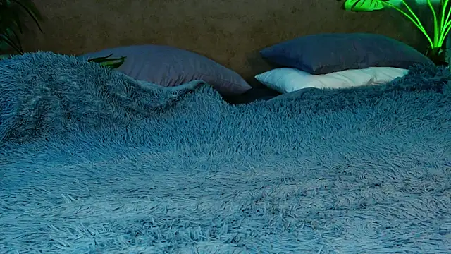 Snapshot of Liv_Fay chatting on March 20, 8:40 pm Liv Fay online show from March 20, 8:40 pm