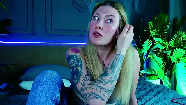 Snapshot of Liv_Fay chatting on March 22, 12:17 am Liv Fay online show from March 22, 12:17 am