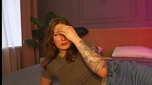 Snapshot of Liv_Fay chatting on September 18, 2:52 pm Liv Fay online show from September 18, 2:52 pm