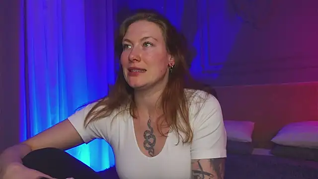 Snapshot of Liv_Fay chatting on October 8, 3:31 pm Liv Fay online show from October 8, 3:31 pm